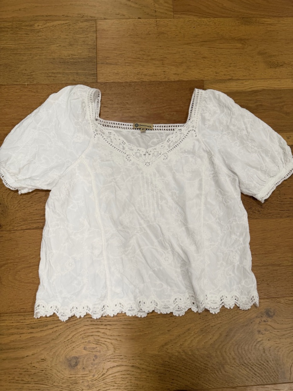Democracy cottage White Lace-Trim Square Neck Women's Top fits like small VGUC